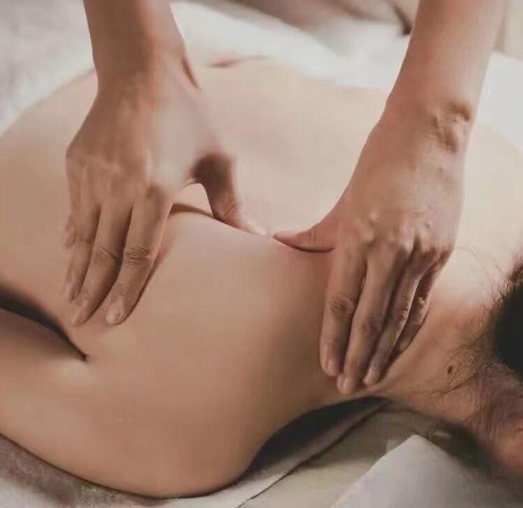 A Mosman Physio therapist applying a gentle, targeted manual therapy technique to a patient's upper back and shoulder area and specialising in Lymphatic Drainage treatments. These therapies are expertly designed to help manage fluid retention, accelerate post-surgery recovery, and provide effective relief for conditions such as lymphedema.